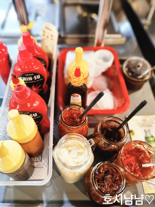 취향대로 즐기는 베트남 현지 소스 (마늘 절임, 고추 다데기, 칠리소스)