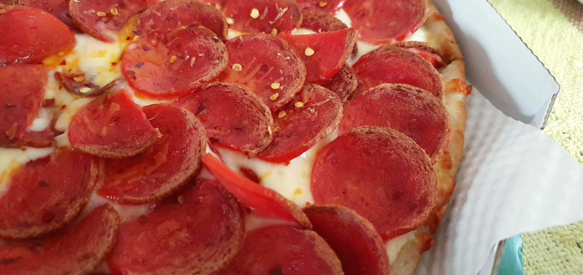 피자마루의 페퍼로니 치즈 폭탄