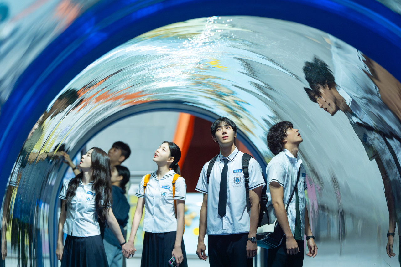 오늘 밤 세계에서 이 사랑이 사라진다 해도 고등학생들이 함께 있는 청춘 스틸컷