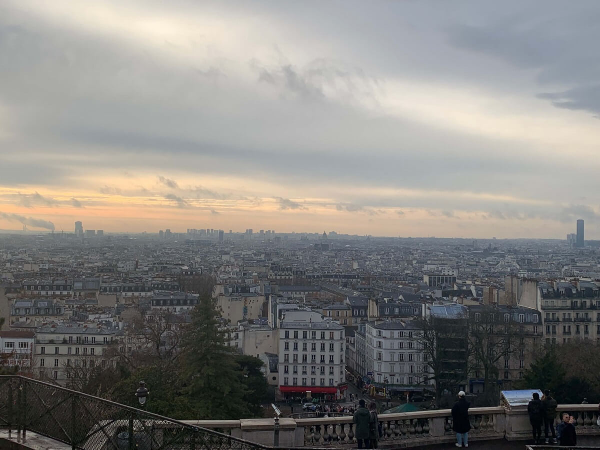 샤크레쾨르 대성당 앞에서 내려단 본 파리