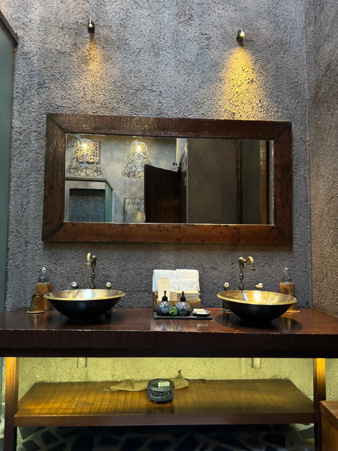 Clay Pool Cottage room