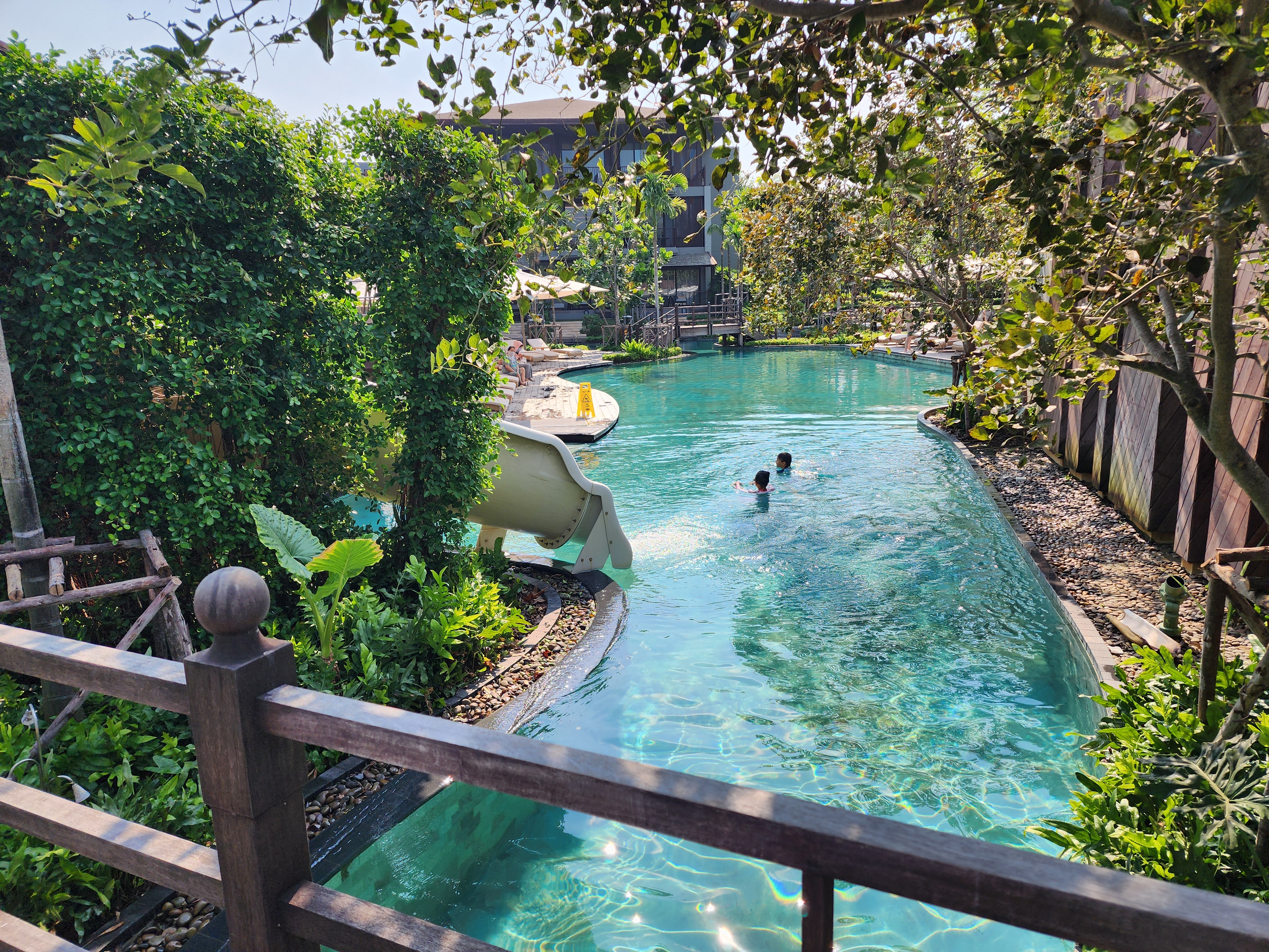 안다즈호텔 수영장