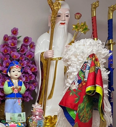 흰옷 입은 도사할아버지 신령 불상