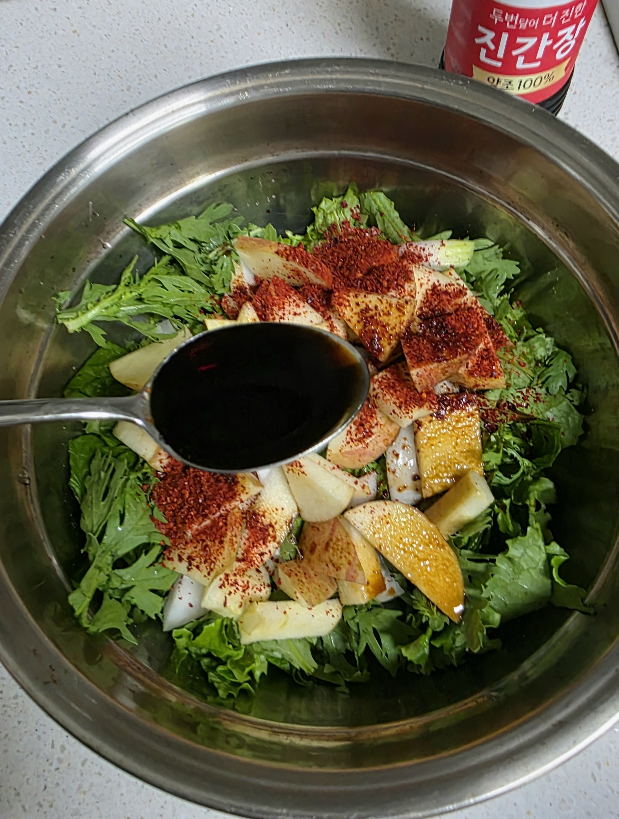 진간장을-넣어요.