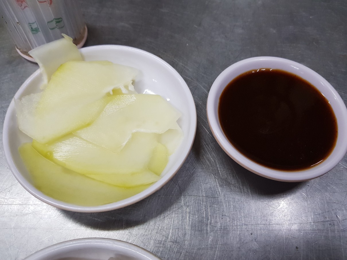 호치민 맛집 빈탄군 오리국수 전문점 Luong Ky Mi Gia - 파파야 절임 & 해선장 소스