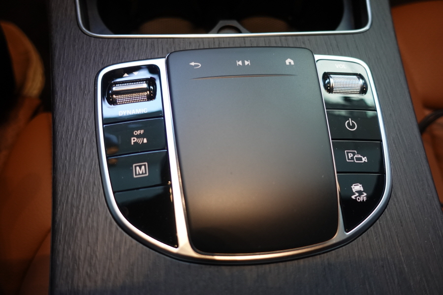 벤츠 GLC 300E 쿠페 실내디자인