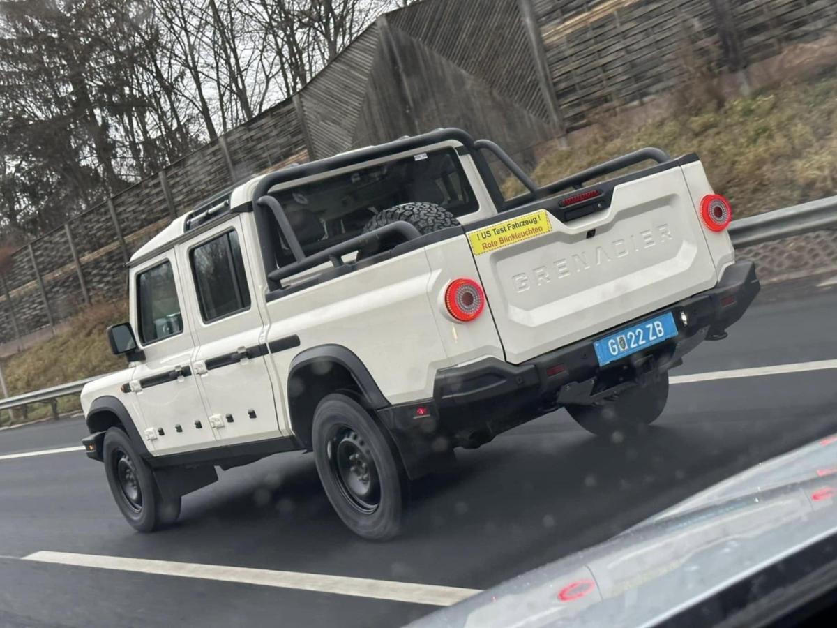 이네오스 그레나디어 픽업트럭