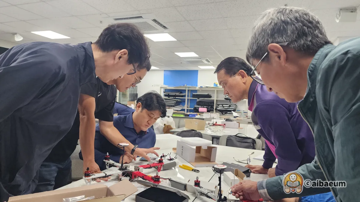드론-조별-실습-강사-학생-집중