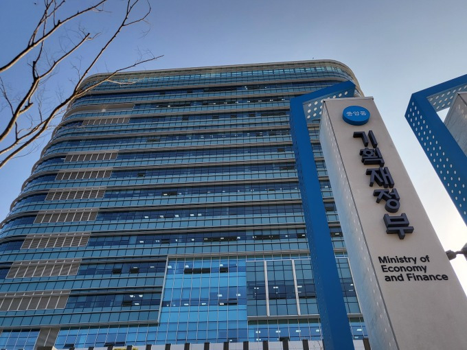 #세법개정 #내일채움공제 #노란우산공제 #세액공제 #반도체투자 #고향사랑기부금 #경력단절자지원 #중소기업지원 #특별재난지역 #세제혜택 #근로자복지 #기업지원