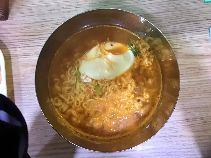 수상한 소문 라면 맛있게 끓이는 법 유재석 유산슬 라면 맛있는 분식집 용산 효창공원 맛집 추천