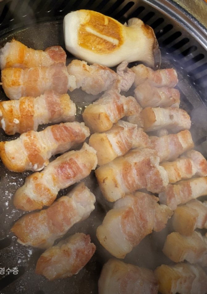 삼겹살-굽기-달인-고반식당-김동규