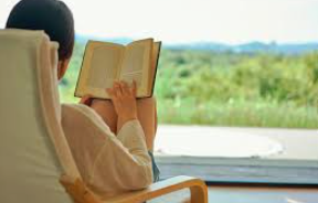 독서가 노화 방지에 미치는 긍정적인 영향