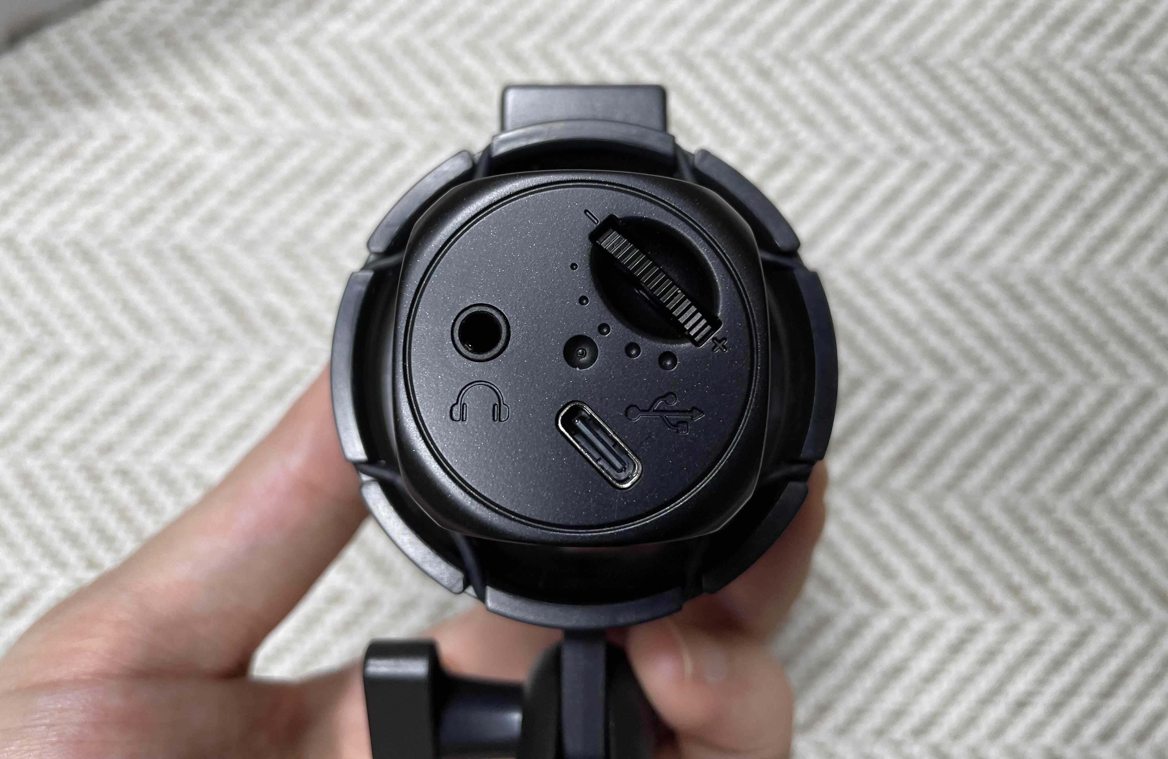 마타 스튜디오 C10 3.5mm 이어폰 포트&#44; 볼륨 조절 장치&#44; c type