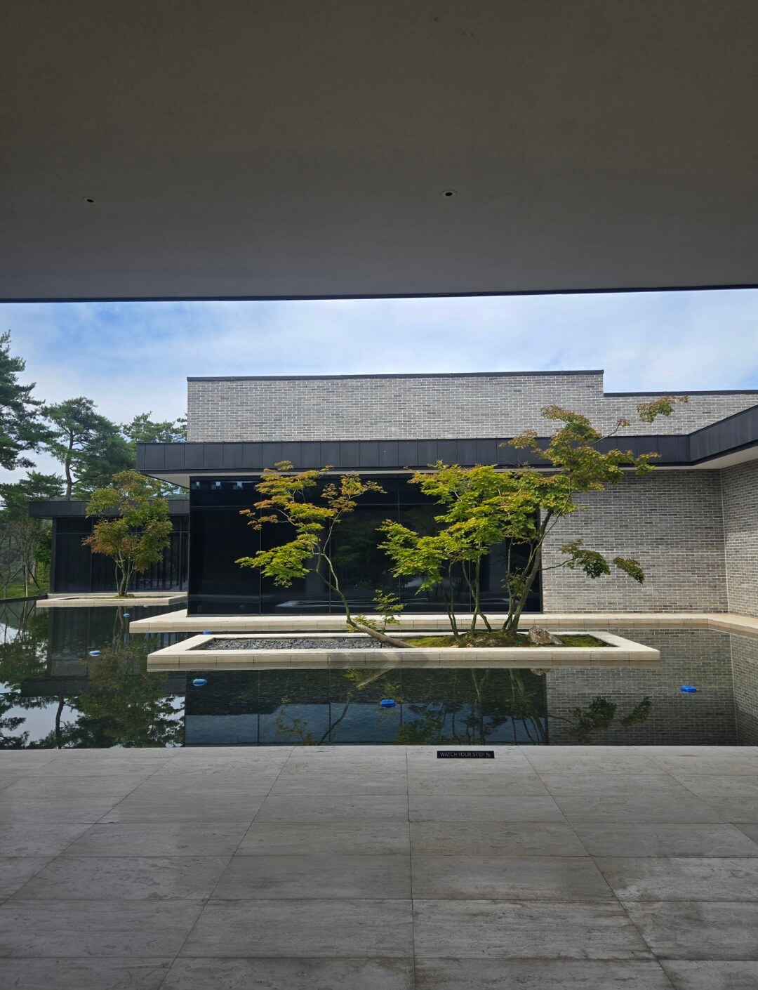 스타트하우스앞 중정