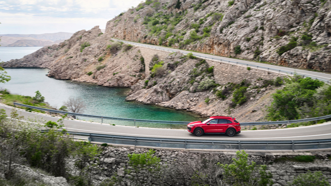 포르쉐 카이엔 GTS