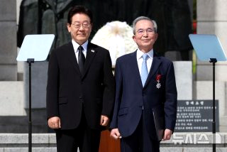 이 대통령 4·19 정신 민주묘지 참석(영상)