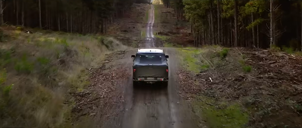 기아 타스만 위장막 오프로드 주행