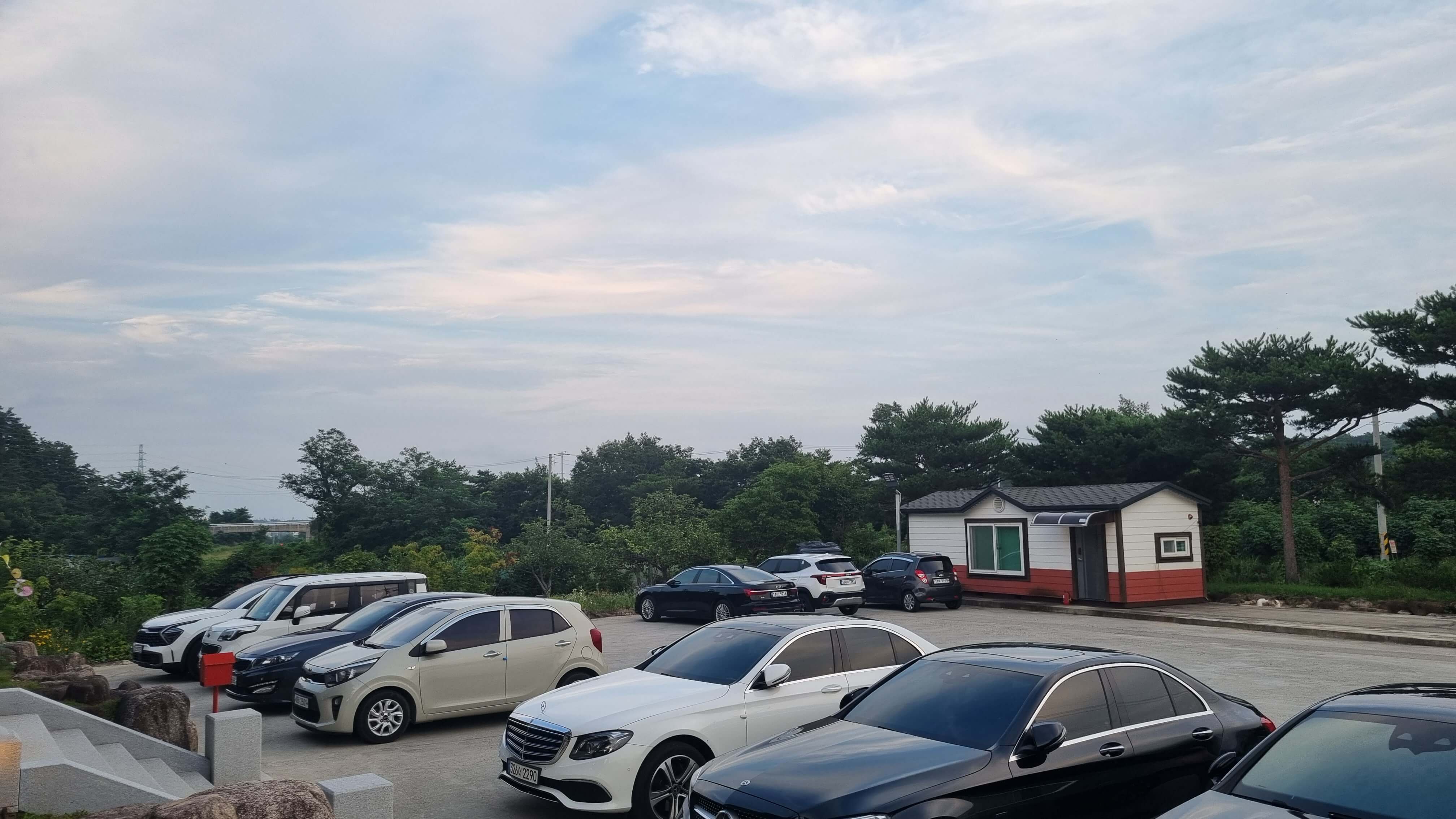 식당 주차장-사진