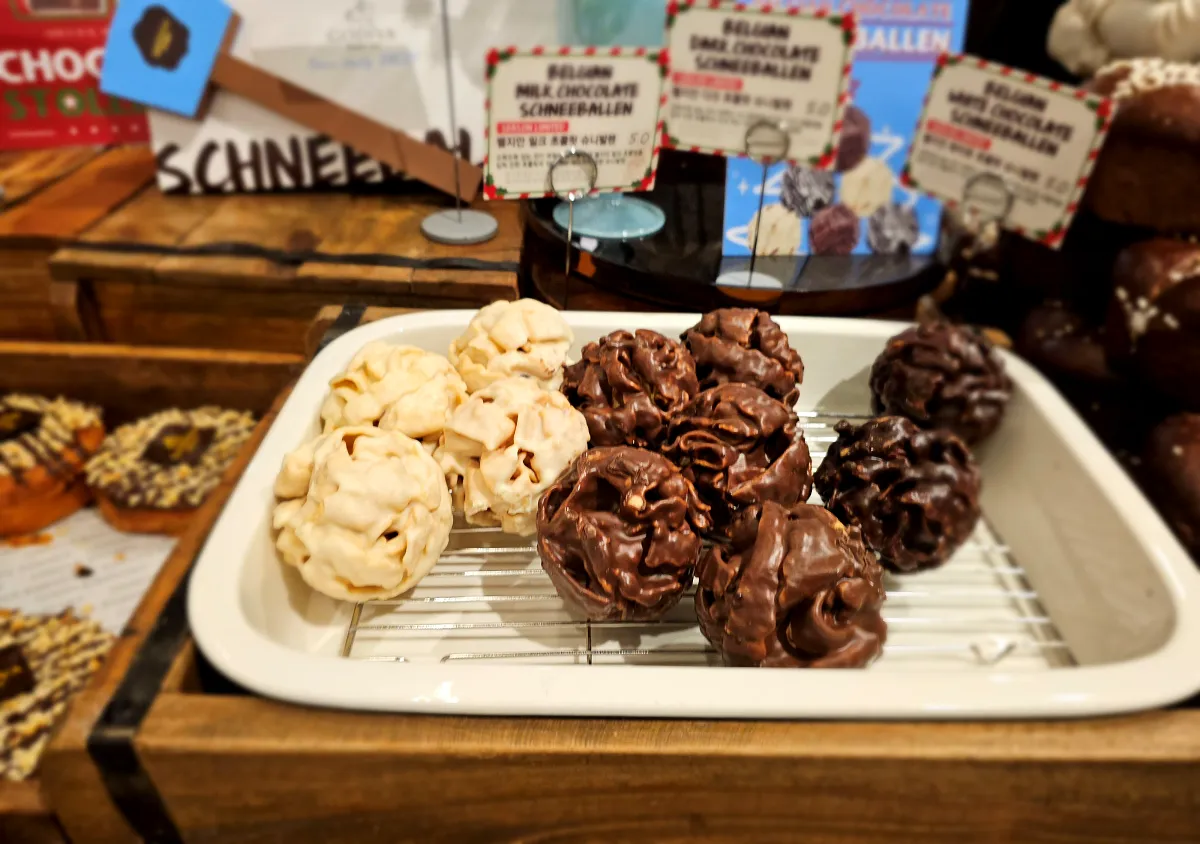 여의도-더현대서울-백화점-고디바베이커리-진열빵