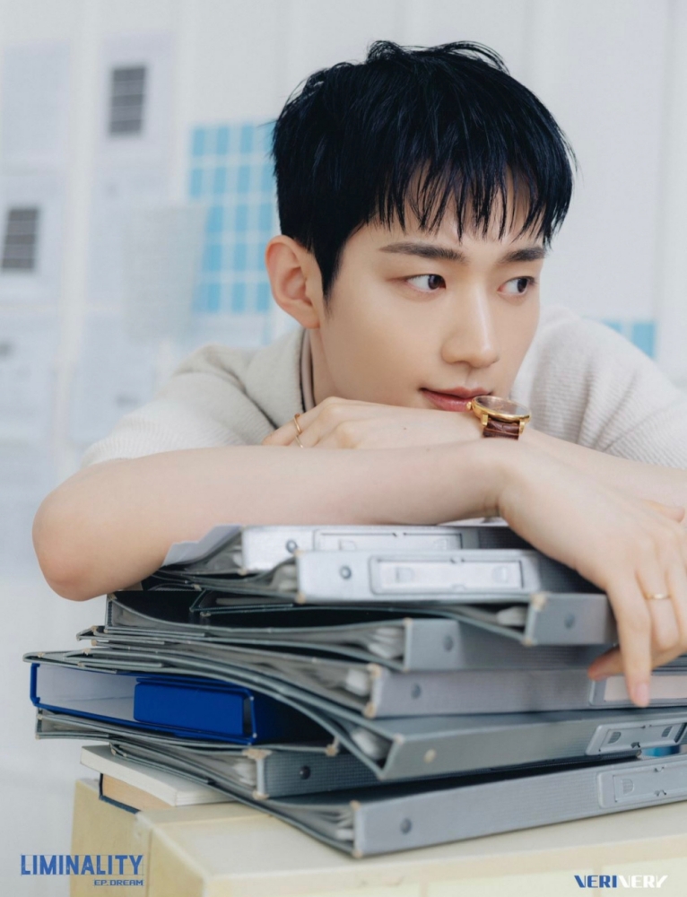 베리베리 용승 오피셜 포토 PLAN 버전&#44; 젤리피쉬엔터테인먼트