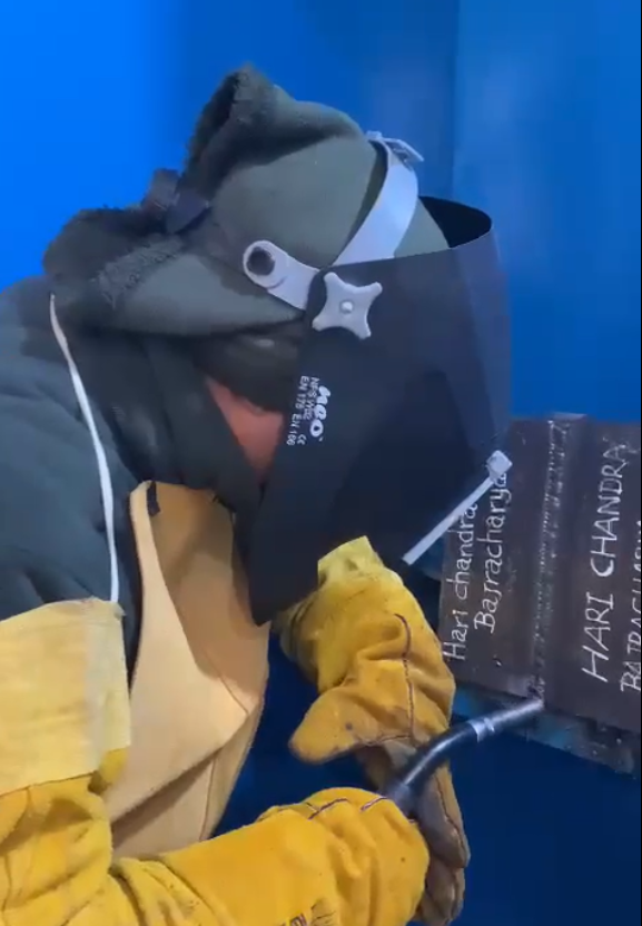 네팔 용접전문가 E7 비자 신청자