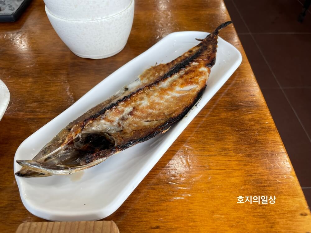 제주 구좌 전복 맛집 명진전복 - 기본찬 고등어 구이