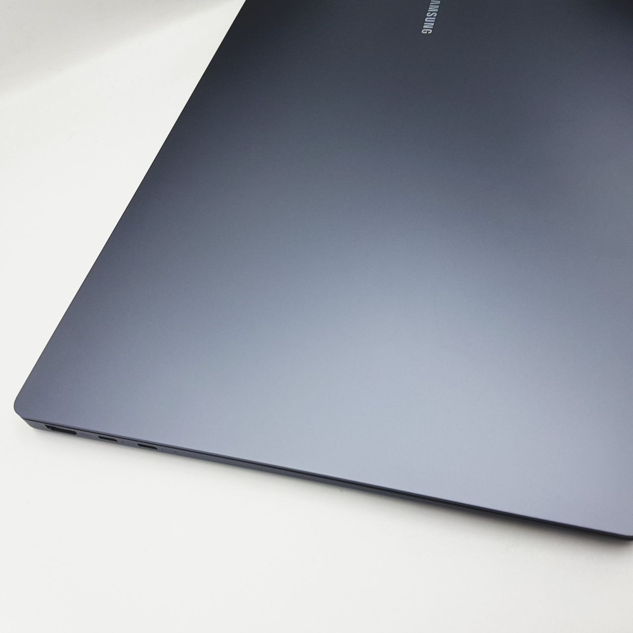 NT960XGK-KC51G 좌측 포트