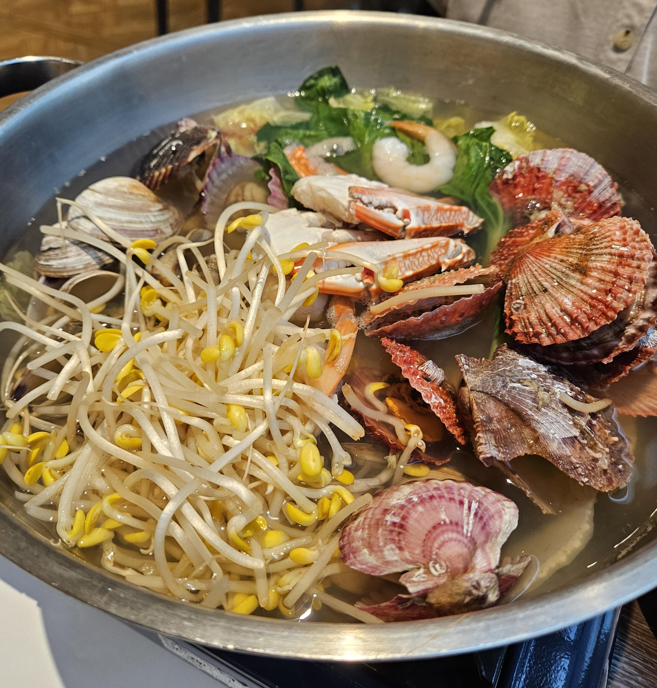 아일랜드 리솜 - 더테이블 - 해물칼국수