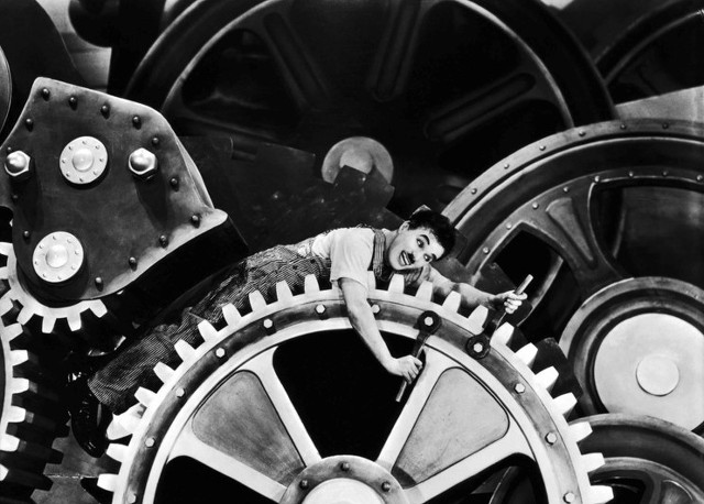 영화 모던 타임즈 속 기계속에 들어간 찰리채플린