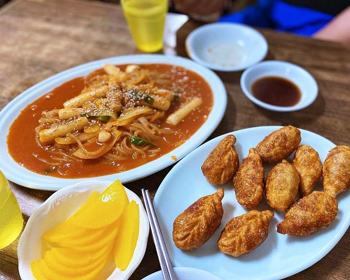 생방송오늘저녁 낭만시장 중앙시장 춘천 튀김만두 야끼만두 떡볶이 쫄면 맛집 추천