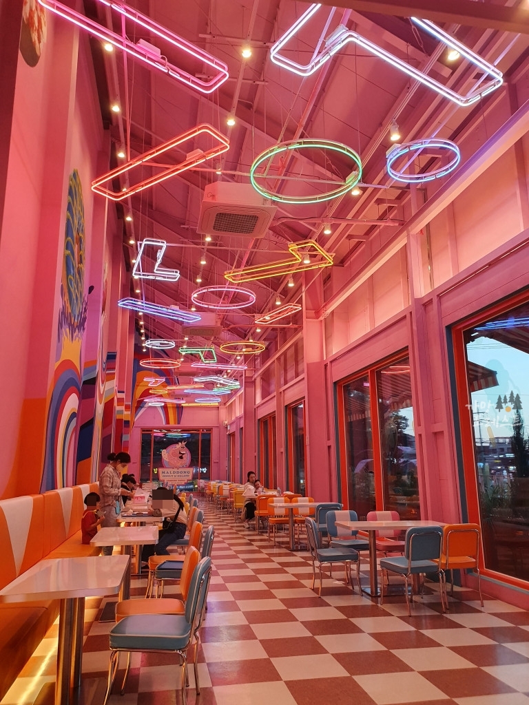 파주 말똥도넛 2층