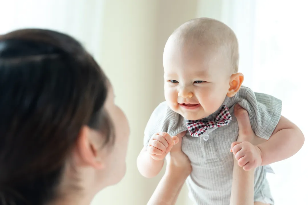 <a href="https://kr.freepik.com/free-photo/mum-and-baby-happily-tease-each-other_5599760.htm#fromView=search&page=1&position=6&uuid=962b377f-c668-40b7-87f4-9366170e85d1">작가 jcomp 출처 Freepik</a>