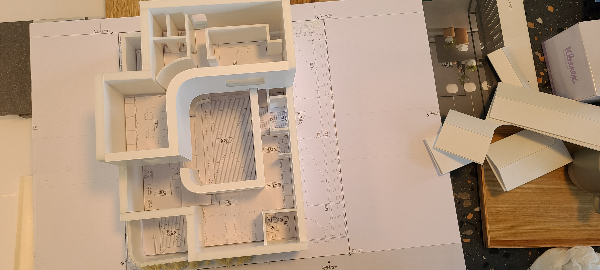 중정이 있는 반곡역 중정집의 모형 입면