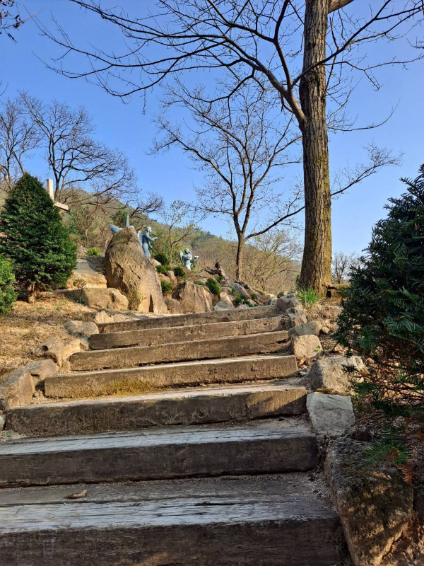 순례길 십자가언덕이 보이다