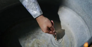 대야에 미지근한 물을 받고