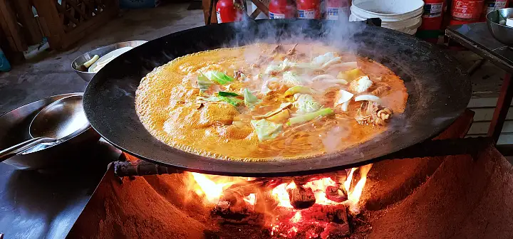 솥뚜껑 닭볶음탕 참나무 장작 솥뚜껑 묵은지 삼겹살 원주 맛집 추천