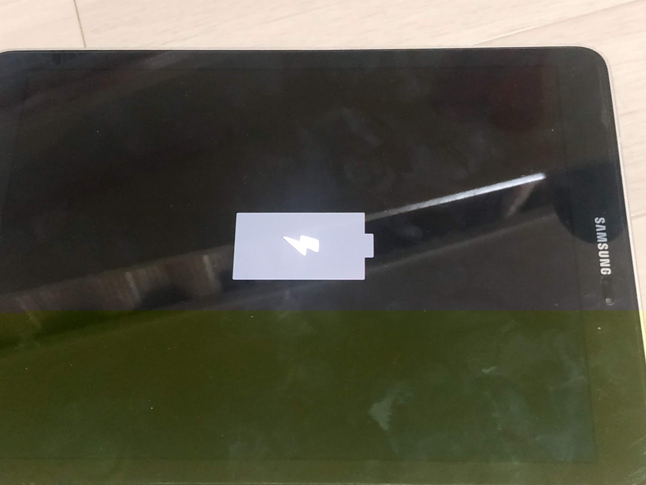 충전중인 삼성 갤럭시 S탭