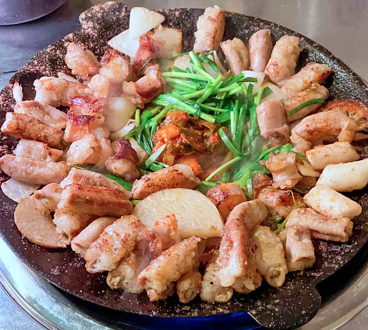 줄서는식당 공덕동 공덕역 맛집 대파김치와 함께 먹는 고소한 곱 가득 곱창과 부드러운 막창 모듬곱창 한우 소곱창 맛있는 곳 소개