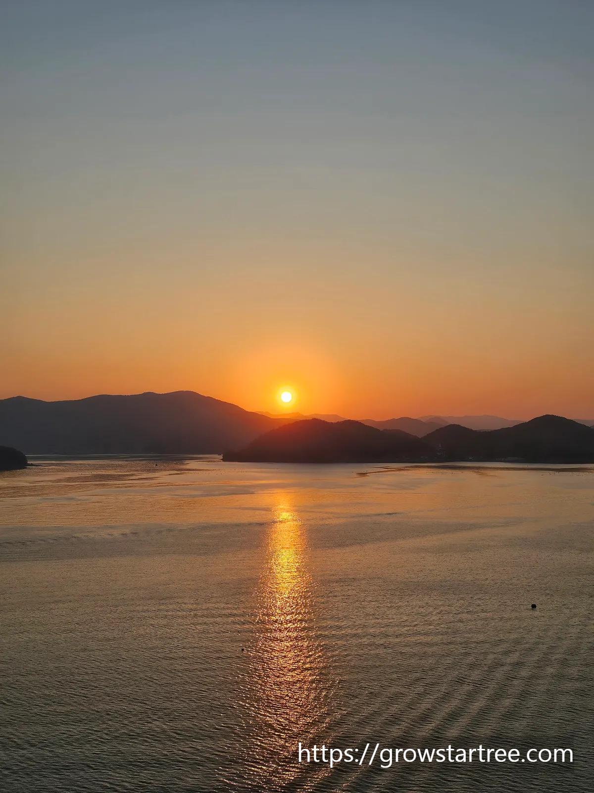금호통영마리나 스위트프리미어 객실에서 바라본 일출