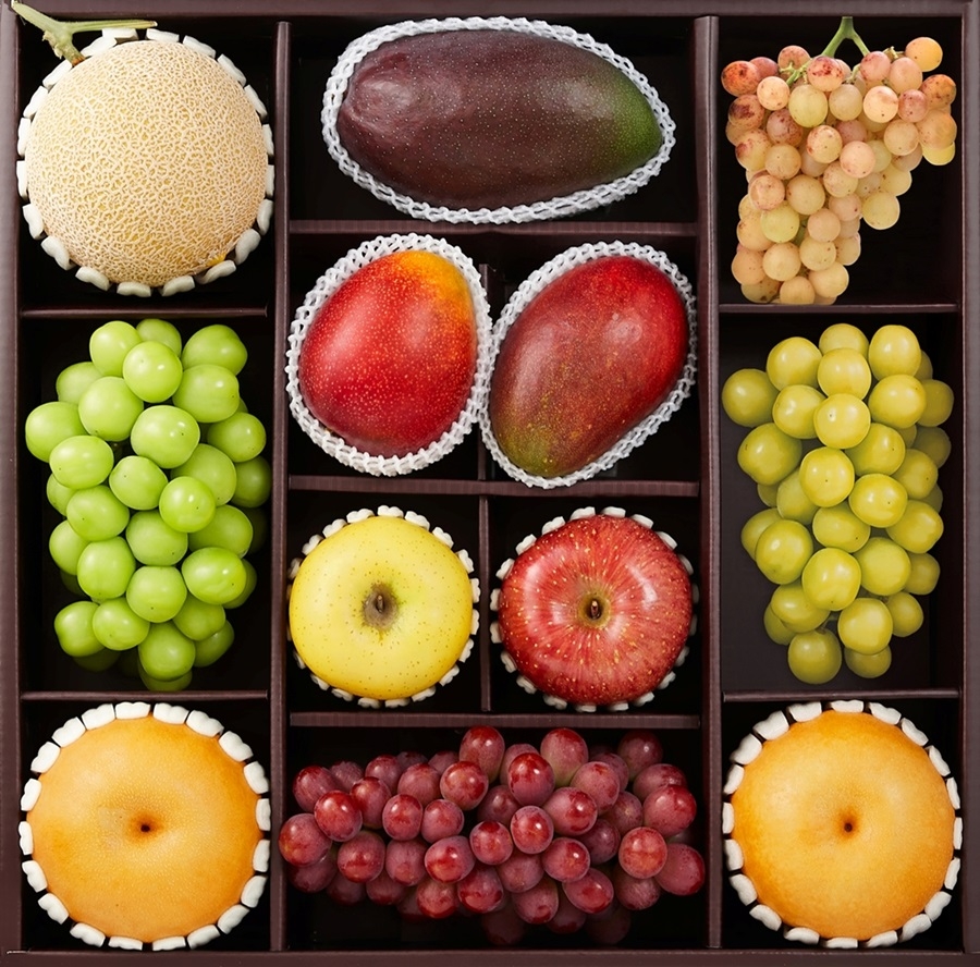 다양한 과일들이 담겨있는 상자