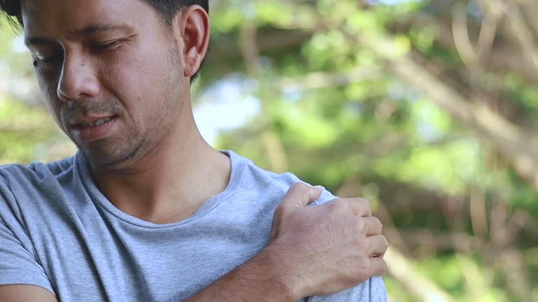 어깨 아플때 혈자리