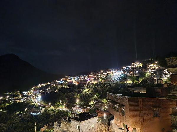 대만 지우펀: 야경과 맛집 및 숙소(윈저스 선라이트 한-구안,日光涵館民宿) 소개_반대편 모습