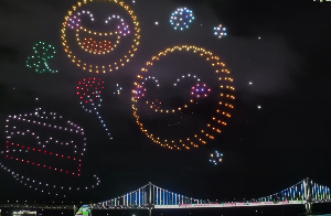 부산 광안리 밤하늘을 수놓은 드론 퍼포먼스 이미지