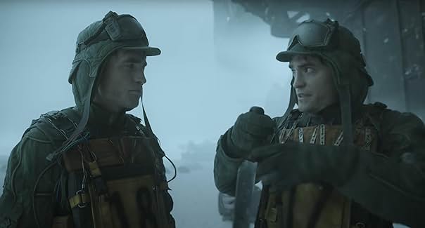 영화 미키 17 완벽 분석 - 단순 SF가 아닌 인간 정체성에 대한 깊은 탐구