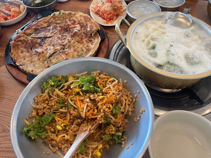 대부도 칼국수와 보리밥 '배터지는집'
