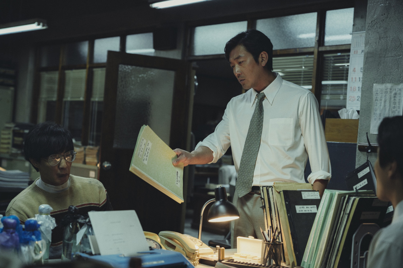 침묵에 맞선 용기, 정의의 유예, 시민의 힘을 기록한 영화 '1987'