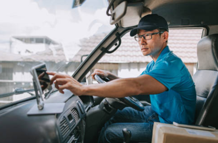 친구, 지인이 운전하는 꿈