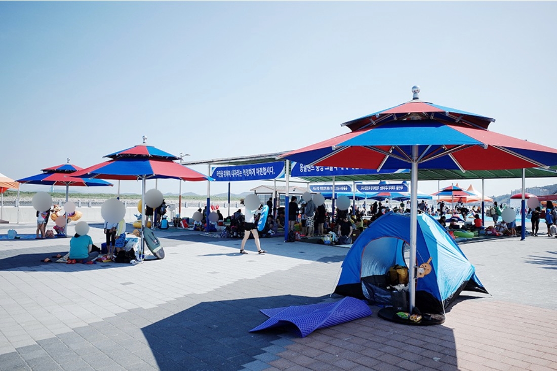 군산 소룡동 야외 수영장 그늘막 자리