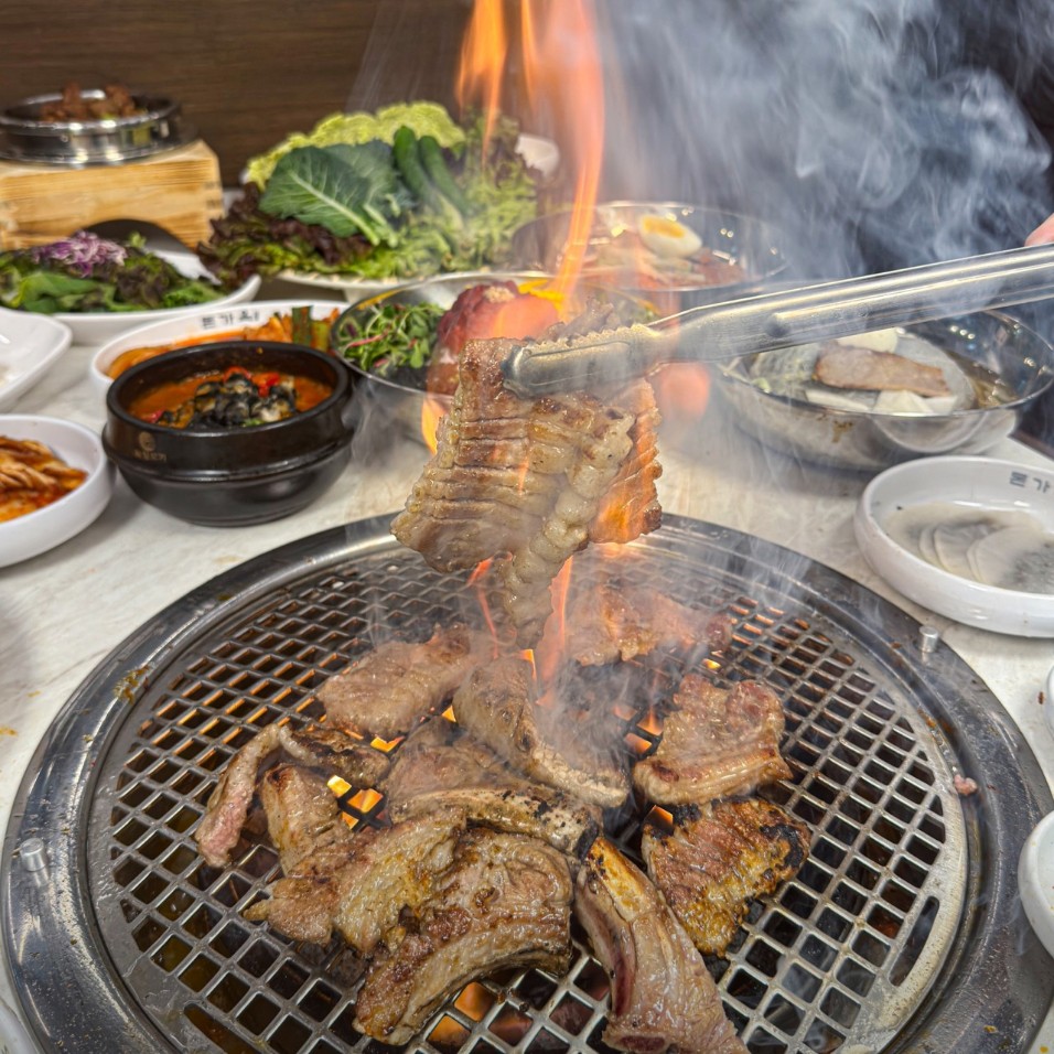 돈가옥 숯불갈비 삼겹살