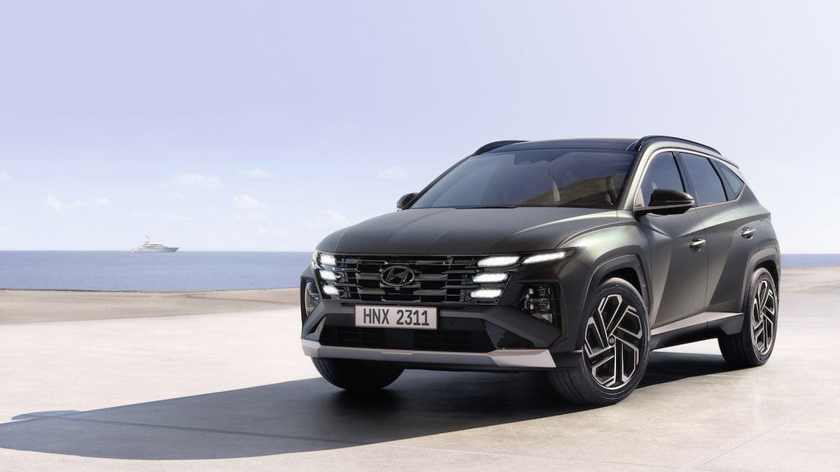 진한_회색의_더_뉴_투싼_전면